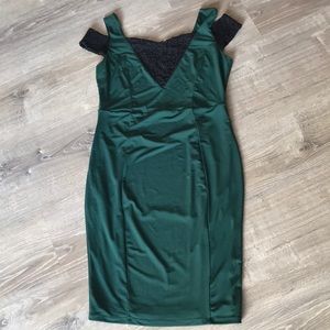 Elegant and comfortable maternity dress.